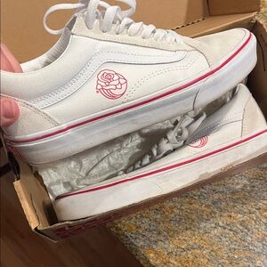 Rose Bowl Vans Men 8, Women 9.5